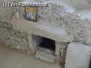 [P10] Lespezile care formează intrarea în cripta martirică.  » foto by tata123 🔱
 - 
<span class="allrVoted glyphicon glyphicon-heart hidden" id="av1101865"></span>
<a class="m-l-10 hidden" id="sv1101865" onclick="voting_Foto_DelVot(,1101865,25623)" role="button">șterge vot <span class="glyphicon glyphicon-remove"></span></a>
<a id="v91101865" class=" c-red"  onclick="voting_Foto_SetVot(1101865)" role="button"><span class="glyphicon glyphicon-heart-empty"></span> <b>LIKE</b> = Votează poza</a> <img class="hidden"  id="f1101865W9" src="/imagini/loader.gif" border="0" /><span class="AjErrMes hidden" id="e1101865ErM"></span>