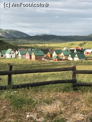 [P02] Vedere de la Durmitor Bungalows » foto by krisstinna
 - 
<span class="allrVoted glyphicon glyphicon-heart hidden" id="av1104346"></span>
<a class="m-l-10 hidden" id="sv1104346" onclick="voting_Foto_DelVot(,1104346,25637)" role="button">șterge vot <span class="glyphicon glyphicon-remove"></span></a>
<a id="v91104346" class=" c-red"  onclick="voting_Foto_SetVot(1104346)" role="button"><span class="glyphicon glyphicon-heart-empty"></span> <b>LIKE</b> = Votează poza</a> <img class="hidden"  id="f1104346W9" src="/imagini/loader.gif" border="0" /><span class="AjErrMes hidden" id="e1104346ErM"></span>