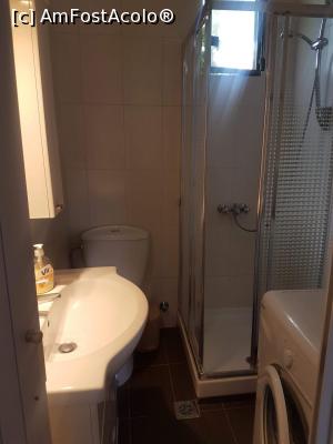 [P12] Baia din apartamentul de sus, ceva mai mica » foto by Catalin Mate
 - 
<span class="allrVoted glyphicon glyphicon-heart hidden" id="av1103581"></span>
<a class="m-l-10 hidden" id="sv1103581" onclick="voting_Foto_DelVot(,1103581,25640)" role="button">șterge vot <span class="glyphicon glyphicon-remove"></span></a>
<a id="v91103581" class=" c-red"  onclick="voting_Foto_SetVot(1103581)" role="button"><span class="glyphicon glyphicon-heart-empty"></span> <b>LIKE</b> = Votează poza</a> <img class="hidden"  id="f1103581W9" src="/imagini/loader.gif" border="0" /><span class="AjErrMes hidden" id="e1103581ErM"></span>