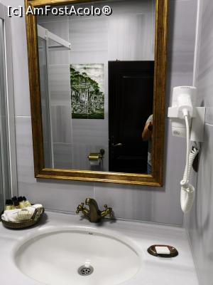 [P20] Tașodalar Otel, baia » foto by crismis
 - 
<span class="allrVoted glyphicon glyphicon-heart hidden" id="av1108804"></span>
<a class="m-l-10 hidden" id="sv1108804" onclick="voting_Foto_DelVot(,1108804,25708)" role="button">șterge vot <span class="glyphicon glyphicon-remove"></span></a>
<a id="v91108804" class=" c-red"  onclick="voting_Foto_SetVot(1108804)" role="button"><span class="glyphicon glyphicon-heart-empty"></span> <b>LIKE</b> = Votează poza</a> <img class="hidden"  id="f1108804W9" src="/imagini/loader.gif" border="0" /><span class="AjErrMes hidden" id="e1108804ErM"></span>
