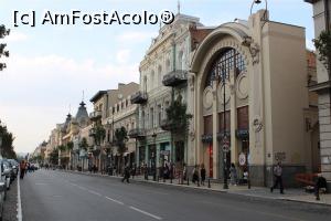 [P10] Georgia, Tbilisi, Bulevardul David Aghmashenebeli (Întemeietorul), nume greu de pronunțat, Clădiri deosebite în diferite stiluri... » foto by mprofeanu
 - 
<span class="allrVoted glyphicon glyphicon-heart hidden" id="av1108940"></span>
<a class="m-l-10 hidden" id="sv1108940" onclick="voting_Foto_DelVot(,1108940,25712)" role="button">șterge vot <span class="glyphicon glyphicon-remove"></span></a>
<a id="v91108940" class=" c-red"  onclick="voting_Foto_SetVot(1108940)" role="button"><span class="glyphicon glyphicon-heart-empty"></span> <b>LIKE</b> = Votează poza</a> <img class="hidden"  id="f1108940W9" src="/imagini/loader.gif" border="0" /><span class="AjErrMes hidden" id="e1108940ErM"></span>