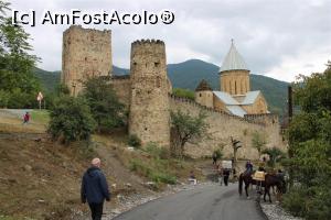 [P38] Georgia, Aragvi, Fortăreața Ananuri frumos așezată cu lacul artificial în apropiere, încă nu începuse ploaia.... » foto by mprofeanu
 - 
<span class="allrVoted glyphicon glyphicon-heart hidden" id="av1108968"></span>
<a class="m-l-10 hidden" id="sv1108968" onclick="voting_Foto_DelVot(,1108968,25712)" role="button">șterge vot <span class="glyphicon glyphicon-remove"></span></a>
<a id="v91108968" class=" c-red"  onclick="voting_Foto_SetVot(1108968)" role="button"><span class="glyphicon glyphicon-heart-empty"></span> <b>LIKE</b> = Votează poza</a> <img class="hidden"  id="f1108968W9" src="/imagini/loader.gif" border="0" /><span class="AjErrMes hidden" id="e1108968ErM"></span>