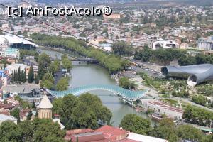 [P06] Georgia, Tbilisi, În prim plan Sala de Concerte Rike și Podul Păcii, în dreapta Podul Nikoloz Baratashvili, Râul Kura ( Mtkvari ), între cele două poduri puțin în stânga în orașul vechi era cazarea noastră » foto by mprofeanu
 - 
<span class="allrVoted glyphicon glyphicon-heart hidden" id="av1108936"></span>
<a class="m-l-10 hidden" id="sv1108936" onclick="voting_Foto_DelVot(,1108936,25712)" role="button">șterge vot <span class="glyphicon glyphicon-remove"></span></a>
<a id="v91108936" class=" c-red"  onclick="voting_Foto_SetVot(1108936)" role="button"><span class="glyphicon glyphicon-heart-empty"></span> <b>LIKE</b> = Votează poza</a> <img class="hidden"  id="f1108936W9" src="/imagini/loader.gif" border="0" /><span class="AjErrMes hidden" id="e1108936ErM"></span>