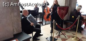 [P10] Mica orchestră de la Caffè Florian » foto by gettyy
 - 
<span class="allrVoted glyphicon glyphicon-heart hidden" id="av1148365"></span>
<a class="m-l-10 hidden" id="sv1148365" onclick="voting_Foto_DelVot(,1148365,25716)" role="button">șterge vot <span class="glyphicon glyphicon-remove"></span></a>
<a id="v91148365" class=" c-red"  onclick="voting_Foto_SetVot(1148365)" role="button"><span class="glyphicon glyphicon-heart-empty"></span> <b>LIKE</b> = Votează poza</a> <img class="hidden"  id="f1148365W9" src="/imagini/loader.gif" border="0" /><span class="AjErrMes hidden" id="e1148365ErM"></span>