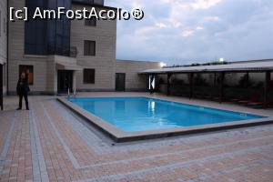 [P06] Armenia, Yerevan, Bien Hotel, Piscina avea locuri pe paturi pe cele două laturi opuse ale ei, vara cred că era căutată... » foto by mprofeanu
 - 
<span class="allrVoted glyphicon glyphicon-heart hidden" id="av1111158"></span>
<a class="m-l-10 hidden" id="sv1111158" onclick="voting_Foto_DelVot(,1111158,25739)" role="button">șterge vot <span class="glyphicon glyphicon-remove"></span></a>
<a id="v91111158" class=" c-red"  onclick="voting_Foto_SetVot(1111158)" role="button"><span class="glyphicon glyphicon-heart-empty"></span> <b>LIKE</b> = Votează poza</a> <img class="hidden"  id="f1111158W9" src="/imagini/loader.gif" border="0" /><span class="AjErrMes hidden" id="e1111158ErM"></span>