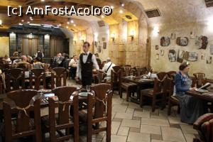 [P05] Armenia, Yerevan, Yerevan Tavern, Sala principală este în partea stângă » foto by mprofeanu
 - 
<span class="allrVoted glyphicon glyphicon-heart hidden" id="av1112625"></span>
<a class="m-l-10 hidden" id="sv1112625" onclick="voting_Foto_DelVot(,1112625,25756)" role="button">șterge vot <span class="glyphicon glyphicon-remove"></span></a>
<a id="v91112625" class=" c-red"  onclick="voting_Foto_SetVot(1112625)" role="button"><span class="glyphicon glyphicon-heart-empty"></span> <b>LIKE</b> = Votează poza</a> <img class="hidden"  id="f1112625W9" src="/imagini/loader.gif" border="0" /><span class="AjErrMes hidden" id="e1112625ErM"></span>