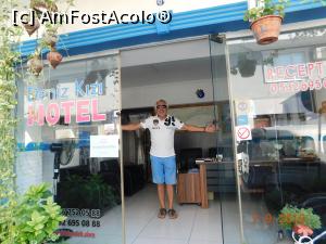 [P03] Hikmet Bey, proprietarul, ne invită în recepţia Deniz Kızı Motel » foto by irinad
 - 
<span class="allrVoted glyphicon glyphicon-heart hidden" id="av1113511"></span>
<a class="m-l-10 hidden" id="sv1113511" onclick="voting_Foto_DelVot(,1113511,25762)" role="button">șterge vot <span class="glyphicon glyphicon-remove"></span></a>
<a id="v91113511" class=" c-red"  onclick="voting_Foto_SetVot(1113511)" role="button"><span class="glyphicon glyphicon-heart-empty"></span> <b>LIKE</b> = Votează poza</a> <img class="hidden"  id="f1113511W9" src="/imagini/loader.gif" border="0" /><span class="AjErrMes hidden" id="e1113511ErM"></span>