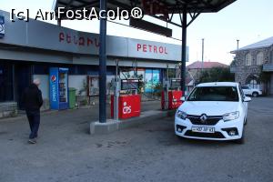 [P17] Goris, Stația de carburanți Petrol la care am făcut plinul, mașina noastră și șoferul...  » foto by mprofeanu
 - 
<span class="allrVoted glyphicon glyphicon-heart hidden" id="av1113871"></span>
<a class="m-l-10 hidden" id="sv1113871" onclick="voting_Foto_DelVot(,1113871,25765)" role="button">șterge vot <span class="glyphicon glyphicon-remove"></span></a>
<a id="v91113871" class=" c-red"  onclick="voting_Foto_SetVot(1113871)" role="button"><span class="glyphicon glyphicon-heart-empty"></span> <b>LIKE</b> = Votează poza</a> <img class="hidden"  id="f1113871W9" src="/imagini/loader.gif" border="0" /><span class="AjErrMes hidden" id="e1113871ErM"></span>