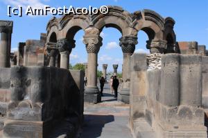 [P83] Zvartnots, Site-ul arheologic, Ruinele Catedralei, ieșirea... am coborât iar scările pentru a vedea întregul site » foto by mprofeanu
 - 
<span class="allrVoted glyphicon glyphicon-heart hidden" id="av1135646"></span>
<a class="m-l-10 hidden" id="sv1135646" onclick="voting_Foto_DelVot(,1135646,25788)" role="button">șterge vot <span class="glyphicon glyphicon-remove"></span></a>
<a id="v91135646" class=" c-red"  onclick="voting_Foto_SetVot(1135646)" role="button"><span class="glyphicon glyphicon-heart-empty"></span> <b>LIKE</b> = Votează poza</a> <img class="hidden"  id="f1135646W9" src="/imagini/loader.gif" border="0" /><span class="AjErrMes hidden" id="e1135646ErM"></span>