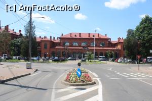 [P26] Suceava, Gara Burdujeni unde am ajuns cu trenul, imensă, nu am putut-o poza în întregime, m-am dus aproape de stația de autobuz!! » foto by mprofeanu
 - 
<span class="allrVoted glyphicon glyphicon-heart hidden" id="av1308896"></span>
<a class="m-l-10 hidden" id="sv1308896" onclick="voting_Foto_DelVot(,1308896,25832)" role="button">șterge vot <span class="glyphicon glyphicon-remove"></span></a>
<a id="v91308896" class=" c-red"  onclick="voting_Foto_SetVot(1308896)" role="button"><span class="glyphicon glyphicon-heart-empty"></span> <b>LIKE</b> = Votează poza</a> <img class="hidden"  id="f1308896W9" src="/imagini/loader.gif" border="0" /><span class="AjErrMes hidden" id="e1308896ErM"></span>