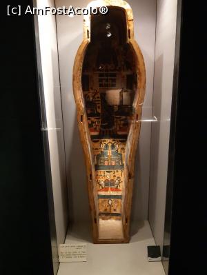 [P12] capacul sicriului Padi-Amon, Tatal lui Dumnezeu, apartine dinastiei 21 » foto by roth
 - 
<span class="allrVoted glyphicon glyphicon-heart hidden" id="av1222791"></span>
<a class="m-l-10 hidden" id="sv1222791" onclick="voting_Foto_DelVot(,1222791,25858)" role="button">șterge vot <span class="glyphicon glyphicon-remove"></span></a>
<a id="v91222791" class=" c-red"  onclick="voting_Foto_SetVot(1222791)" role="button"><span class="glyphicon glyphicon-heart-empty"></span> <b>LIKE</b> = Votează poza</a> <img class="hidden"  id="f1222791W9" src="/imagini/loader.gif" border="0" /><span class="AjErrMes hidden" id="e1222791ErM"></span>