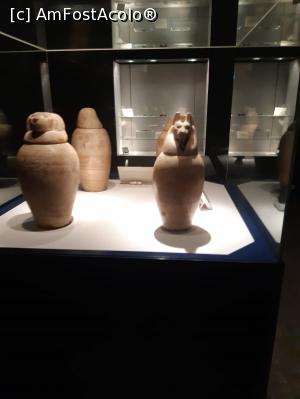 [P27] 2 din cele 4 vase ce se gasesc in fiecare mormant, in ele se tin organele ce se credea ca sunt necesare vietii de dincolo. Fiecare vas reprezinta altceva si este atribuit unui organ » foto by roth
 - 
<span class="allrVoted glyphicon glyphicon-heart hidden" id="av1222806"></span>
<a class="m-l-10 hidden" id="sv1222806" onclick="voting_Foto_DelVot(,1222806,25858)" role="button">șterge vot <span class="glyphicon glyphicon-remove"></span></a>
<a id="v91222806" class=" c-red"  onclick="voting_Foto_SetVot(1222806)" role="button"><span class="glyphicon glyphicon-heart-empty"></span> <b>LIKE</b> = Votează poza</a> <img class="hidden"  id="f1222806W9" src="/imagini/loader.gif" border="0" /><span class="AjErrMes hidden" id="e1222806ErM"></span>