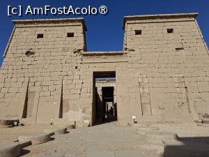 [P54] Luxor, Complexul Karnak, Templul Konshu » foto by mprofeanu
 - 
<span class="allrVoted glyphicon glyphicon-heart hidden" id="av1519314"></span>
<a class="m-l-10 hidden" id="sv1519314" onclick="voting_Foto_DelVot(,1519314,25858)" role="button">șterge vot <span class="glyphicon glyphicon-remove"></span></a>
<a id="v91519314" class=" c-red"  onclick="voting_Foto_SetVot(1519314)" role="button"><span class="glyphicon glyphicon-heart-empty"></span> <b>LIKE</b> = Votează poza</a> <img class="hidden"  id="f1519314W9" src="/imagini/loader.gif" border="0" /><span class="AjErrMes hidden" id="e1519314ErM"></span>