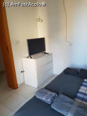 [P02] Televizorul din fata patului, din dormitor.  » foto by rora
 - 
<span class="allrVoted glyphicon glyphicon-heart hidden" id="av1120495"></span>
<a class="m-l-10 hidden" id="sv1120495" onclick="voting_Foto_DelVot(,1120495,25861)" role="button">șterge vot <span class="glyphicon glyphicon-remove"></span></a>
<a id="v91120495" class=" c-red"  onclick="voting_Foto_SetVot(1120495)" role="button"><span class="glyphicon glyphicon-heart-empty"></span> <b>LIKE</b> = Votează poza</a> <img class="hidden"  id="f1120495W9" src="/imagini/loader.gif" border="0" /><span class="AjErrMes hidden" id="e1120495ErM"></span>