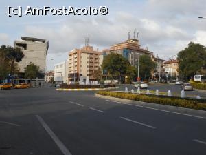[P11] Nevșehir - Principala intersecție a centrului orașului.  » foto by iulianic
 - 
<span class="allrVoted glyphicon glyphicon-heart hidden" id="av1121967"></span>
<a class="m-l-10 hidden" id="sv1121967" onclick="voting_Foto_DelVot(,1121967,25870)" role="button">șterge vot <span class="glyphicon glyphicon-remove"></span></a>
<a id="v91121967" class=" c-red"  onclick="voting_Foto_SetVot(1121967)" role="button"><span class="glyphicon glyphicon-heart-empty"></span> <b>LIKE</b> = Votează poza</a> <img class="hidden"  id="f1121967W9" src="/imagini/loader.gif" border="0" /><span class="AjErrMes hidden" id="e1121967ErM"></span>
