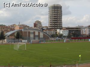 [P07] Nevșehir - Stadionul și o construcție ultramodernă, Crowne Plazza.  » foto by iulianic
 - 
<span class="allrVoted glyphicon glyphicon-heart hidden" id="av1121963"></span>
<a class="m-l-10 hidden" id="sv1121963" onclick="voting_Foto_DelVot(,1121963,25870)" role="button">șterge vot <span class="glyphicon glyphicon-remove"></span></a>
<a id="v91121963" class=" c-red"  onclick="voting_Foto_SetVot(1121963)" role="button"><span class="glyphicon glyphicon-heart-empty"></span> <b>LIKE</b> = Votează poza</a> <img class="hidden"  id="f1121963W9" src="/imagini/loader.gif" border="0" /><span class="AjErrMes hidden" id="e1121963ErM"></span>