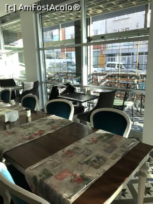 [P51] Sala de mese, la MD, dincolo de prima sticlă e locul de fumat » foto by krisstinna
 - 
<span class="allrVoted glyphicon glyphicon-heart hidden" id="av1123540"></span>
<a class="m-l-10 hidden" id="sv1123540" onclick="voting_Foto_DelVot(,1123540,25878)" role="button">șterge vot <span class="glyphicon glyphicon-remove"></span></a>
<a id="v91123540" class=" c-red"  onclick="voting_Foto_SetVot(1123540)" role="button"><span class="glyphicon glyphicon-heart-empty"></span> <b>LIKE</b> = Votează poza</a> <img class="hidden"  id="f1123540W9" src="/imagini/loader.gif" border="0" /><span class="AjErrMes hidden" id="e1123540ErM"></span>