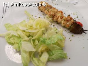 [P11] Le Tre Rose; frigărui de pește și calamar cu salată » foto by crismis
 - 
<span class="allrVoted glyphicon glyphicon-heart hidden" id="av1125265"></span>
<a class="m-l-10 hidden" id="sv1125265" onclick="voting_Foto_DelVot(,1125265,25903)" role="button">șterge vot <span class="glyphicon glyphicon-remove"></span></a>
<a id="v91125265" class=" c-red"  onclick="voting_Foto_SetVot(1125265)" role="button"><span class="glyphicon glyphicon-heart-empty"></span> <b>LIKE</b> = Votează poza</a> <img class="hidden"  id="f1125265W9" src="/imagini/loader.gif" border="0" /><span class="AjErrMes hidden" id="e1125265ErM"></span>