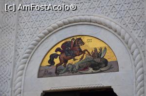 [P03] Topola / Oplenac - Biserica Sv. Đorđa; desupra intrării, un mozaic ce-l reprezintă pe Sf. Gheorghe (având însă chipul lui Karađorđe!) învingând balaurul (adică pe vrăjmașii Serbiei)  » foto by Dragoș_MD
 - 
<span class="allrVoted glyphicon glyphicon-heart hidden" id="av1130852"></span>
<a class="m-l-10 hidden" id="sv1130852" onclick="voting_Foto_DelVot(,1130852,25929)" role="button">șterge vot <span class="glyphicon glyphicon-remove"></span></a>
<a id="v91130852" class=" c-red"  onclick="voting_Foto_SetVot(1130852)" role="button"><span class="glyphicon glyphicon-heart-empty"></span> <b>LIKE</b> = Votează poza</a> <img class="hidden"  id="f1130852W9" src="/imagini/loader.gif" border="0" /><span class="AjErrMes hidden" id="e1130852ErM"></span>