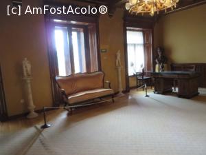 [P16] La parterul Casei Pogor... piese de mobilier.  » foto by tata123 🔱
 - 
<span class="allrVoted glyphicon glyphicon-heart hidden" id="av708615"></span>
<a class="m-l-10 hidden" id="sv708615" onclick="voting_Foto_DelVot(,708615,25937)" role="button">șterge vot <span class="glyphicon glyphicon-remove"></span></a>
<a id="v9708615" class=" c-red"  onclick="voting_Foto_SetVot(708615)" role="button"><span class="glyphicon glyphicon-heart-empty"></span> <b>LIKE</b> = Votează poza</a> <img class="hidden"  id="f708615W9" src="/imagini/loader.gif" border="0" /><span class="AjErrMes hidden" id="e708615ErM"></span>