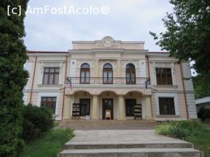 [P17] „Casa cu ferestre luminate” - Casa Pogor - Iași.  » foto by tata123 🔱
 - 
<span class="allrVoted glyphicon glyphicon-heart hidden" id="av708616"></span>
<a class="m-l-10 hidden" id="sv708616" onclick="voting_Foto_DelVot(,708616,25937)" role="button">șterge vot <span class="glyphicon glyphicon-remove"></span></a>
<a id="v9708616" class=" c-red"  onclick="voting_Foto_SetVot(708616)" role="button"><span class="glyphicon glyphicon-heart-empty"></span> <b>LIKE</b> = Votează poza</a> <img class="hidden"  id="f708616W9" src="/imagini/loader.gif" border="0" /><span class="AjErrMes hidden" id="e708616ErM"></span>