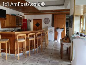 [P17] Chiar la intrare. Zona de recepție. Se vede pe dreapta măsuță cu acte.  » foto by fra
 - 
<span class="allrVoted glyphicon glyphicon-heart hidden" id="av1129192"></span>
<a class="m-l-10 hidden" id="sv1129192" onclick="voting_Foto_DelVot(,1129192,25951)" role="button">șterge vot <span class="glyphicon glyphicon-remove"></span></a>
<a id="v91129192" class=" c-red"  onclick="voting_Foto_SetVot(1129192)" role="button"><span class="glyphicon glyphicon-heart-empty"></span> <b>LIKE</b> = Votează poza</a> <img class="hidden"  id="f1129192W9" src="/imagini/loader.gif" border="0" /><span class="AjErrMes hidden" id="e1129192ErM"></span>