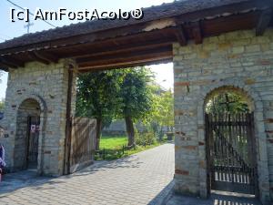 [P01] Poartă acces în curtea ansamblului domnesc din Bacău.  » foto by tata123 🔱
 - 
<span class="allrVoted glyphicon glyphicon-heart hidden" id="av1130027"></span>
<a class="m-l-10 hidden" id="sv1130027" onclick="voting_Foto_DelVot(,1130027,25971)" role="button">șterge vot <span class="glyphicon glyphicon-remove"></span></a>
<a id="v91130027" class=" c-red"  onclick="voting_Foto_SetVot(1130027)" role="button"><span class="glyphicon glyphicon-heart-empty"></span> <b>LIKE</b> = Votează poza</a> <img class="hidden"  id="f1130027W9" src="/imagini/loader.gif" border="0" /><span class="AjErrMes hidden" id="e1130027ErM"></span>