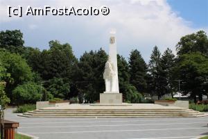 [P15] Rădăuți, Parcul Central în spatele Statuii ecvestre a lui Bogdan I » foto by mprofeanu
 - 
<span class="allrVoted glyphicon glyphicon-heart hidden" id="av1132654"></span>
<a class="m-l-10 hidden" id="sv1132654" onclick="voting_Foto_DelVot(,1132654,25988)" role="button">șterge vot <span class="glyphicon glyphicon-remove"></span></a>
<a id="v91132654" class=" c-red"  onclick="voting_Foto_SetVot(1132654)" role="button"><span class="glyphicon glyphicon-heart-empty"></span> <b>LIKE</b> = Votează poza</a> <img class="hidden"  id="f1132654W9" src="/imagini/loader.gif" border="0" /><span class="AjErrMes hidden" id="e1132654ErM"></span>