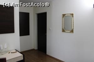 [P06] Rădăuți, Hotelul Intim, Camera, se vede intrarea, holul camerei, în stânga era baia » foto by mprofeanu
 - 
<span class="allrVoted glyphicon glyphicon-heart hidden" id="av1132645"></span>
<a class="m-l-10 hidden" id="sv1132645" onclick="voting_Foto_DelVot(,1132645,25988)" role="button">șterge vot <span class="glyphicon glyphicon-remove"></span></a>
<a id="v91132645" class=" c-red"  onclick="voting_Foto_SetVot(1132645)" role="button"><span class="glyphicon glyphicon-heart-empty"></span> <b>LIKE</b> = Votează poza</a> <img class="hidden"  id="f1132645W9" src="/imagini/loader.gif" border="0" /><span class="AjErrMes hidden" id="e1132645ErM"></span>