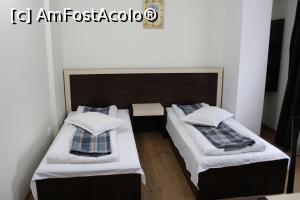 [P07] Rădăuți, Hotelul Intim, Camera cu două paturi single și o singură noptieră » foto by mprofeanu
 - 
<span class="allrVoted glyphicon glyphicon-heart hidden" id="av1132646"></span>
<a class="m-l-10 hidden" id="sv1132646" onclick="voting_Foto_DelVot(,1132646,25988)" role="button">șterge vot <span class="glyphicon glyphicon-remove"></span></a>
<a id="v91132646" class=" c-red"  onclick="voting_Foto_SetVot(1132646)" role="button"><span class="glyphicon glyphicon-heart-empty"></span> <b>LIKE</b> = Votează poza</a> <img class="hidden"  id="f1132646W9" src="/imagini/loader.gif" border="0" /><span class="AjErrMes hidden" id="e1132646ErM"></span>