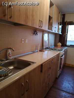 [P19] Lake House, bucătăria » foto by crismis
 - 
<span class="allrVoted glyphicon glyphicon-heart hidden" id="av1136998"></span>
<a class="m-l-10 hidden" id="sv1136998" onclick="voting_Foto_DelVot(,1136998,26035)" role="button">șterge vot <span class="glyphicon glyphicon-remove"></span></a>
<a id="v91136998" class=" c-red"  onclick="voting_Foto_SetVot(1136998)" role="button"><span class="glyphicon glyphicon-heart-empty"></span> <b>LIKE</b> = Votează poza</a> <img class="hidden"  id="f1136998W9" src="/imagini/loader.gif" border="0" /><span class="AjErrMes hidden" id="e1136998ErM"></span>