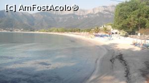 [P23] Golden Beach, vazuta de pe o terasa din Chrisi Ammoudia. Iesirea din camping pe plaja se face cam pe-acolo pe unde nu se mai vad deloc sezlonguri si umbrelute. Apa e calda si limpede. » foto by dorgo
 - 
<span class="allrVoted glyphicon glyphicon-heart hidden" id="av1138992"></span>
<a class="m-l-10 hidden" id="sv1138992" onclick="voting_Foto_DelVot(,1138992,26063)" role="button">șterge vot <span class="glyphicon glyphicon-remove"></span></a>
<a id="v91138992" class=" c-red"  onclick="voting_Foto_SetVot(1138992)" role="button"><span class="glyphicon glyphicon-heart-empty"></span> <b>LIKE</b> = Votează poza</a> <img class="hidden"  id="f1138992W9" src="/imagini/loader.gif" border="0" /><span class="AjErrMes hidden" id="e1138992ErM"></span>
