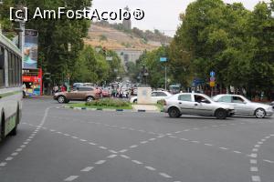 [P49] Yerevan, Statuia lui Rodin, în plan secund se vede Matenadaran la capătul Bv. Mashtots și pe deal Marea Statuie Mama Armeniei, am fost acolo în altă zi...  » foto by mprofeanu
 - 
<span class="allrVoted glyphicon glyphicon-heart hidden" id="av1139055"></span>
<a class="m-l-10 hidden" id="sv1139055" onclick="voting_Foto_DelVot(,1139055,26066)" role="button">șterge vot <span class="glyphicon glyphicon-remove"></span></a>
<a id="v91139055" class=" c-red"  onclick="voting_Foto_SetVot(1139055)" role="button"><span class="glyphicon glyphicon-heart-empty"></span> <b>LIKE</b> = Votează poza</a> <img class="hidden"  id="f1139055W9" src="/imagini/loader.gif" border="0" /><span class="AjErrMes hidden" id="e1139055ErM"></span>
