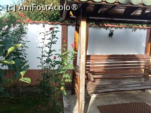 [P17] Balansoarul dintre trandafiri » foto by laurand
 - 
<span class="allrVoted glyphicon glyphicon-heart hidden" id="av1506443"></span>
<a class="m-l-10 hidden" id="sv1506443" onclick="voting_Foto_DelVot(,1506443,26068)" role="button">șterge vot <span class="glyphicon glyphicon-remove"></span></a>
<a id="v91506443" class=" c-red"  onclick="voting_Foto_SetVot(1506443)" role="button"><span class="glyphicon glyphicon-heart-empty"></span> <b>LIKE</b> = Votează poza</a> <img class="hidden"  id="f1506443W9" src="/imagini/loader.gif" border="0" /><span class="AjErrMes hidden" id="e1506443ErM"></span>