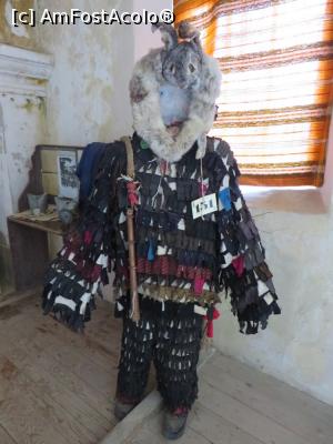 [P21] Costum de lolă - micul muzeu din biserica fortificată din Cincu.  » foto by tata123 🔱
 - 
<span class="allrVoted glyphicon glyphicon-heart hidden" id="av1141385"></span>
<a class="m-l-10 hidden" id="sv1141385" onclick="voting_Foto_DelVot(,1141385,26091)" role="button">șterge vot <span class="glyphicon glyphicon-remove"></span></a>
<a id="v91141385" class=" c-red"  onclick="voting_Foto_SetVot(1141385)" role="button"><span class="glyphicon glyphicon-heart-empty"></span> <b>LIKE</b> = Votează poza</a> <img class="hidden"  id="f1141385W9" src="/imagini/loader.gif" border="0" /><span class="AjErrMes hidden" id="e1141385ErM"></span>