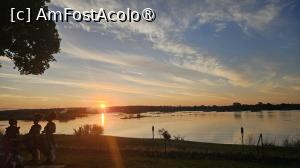 [P23] apus de soare pe Zambezi » foto by robert
 - 
<span class="allrVoted glyphicon glyphicon-heart hidden" id="av1513877"></span>
<a class="m-l-10 hidden" id="sv1513877" onclick="voting_Foto_DelVot(,1513877,26101)" role="button">șterge vot <span class="glyphicon glyphicon-remove"></span></a>
<a id="v91513877" class=" c-red"  onclick="voting_Foto_SetVot(1513877)" role="button"><span class="glyphicon glyphicon-heart-empty"></span> <b>LIKE</b> = Votează poza</a> <img class="hidden"  id="f1513877W9" src="/imagini/loader.gif" border="0" /><span class="AjErrMes hidden" id="e1513877ErM"></span>
