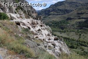 [P09] Vardzia se ridică, aici, doar pe 6 nivele, se vede în plan secund Clopotnița, deasupra ei sunt alte 6 nivele » foto by mprofeanu
 - 
<span class="allrVoted glyphicon glyphicon-heart hidden" id="av1142451"></span>
<a class="m-l-10 hidden" id="sv1142451" onclick="voting_Foto_DelVot(,1142451,26115)" role="button">șterge vot <span class="glyphicon glyphicon-remove"></span></a>
<a id="v91142451" class=" c-red"  onclick="voting_Foto_SetVot(1142451)" role="button"><span class="glyphicon glyphicon-heart-empty"></span> <b>LIKE</b> = Votează poza</a> <img class="hidden"  id="f1142451W9" src="/imagini/loader.gif" border="0" /><span class="AjErrMes hidden" id="e1142451ErM"></span>