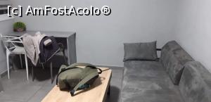 [P09] living-ul sau prima camera in care intri in tripla, aici este canapea, masa gen birou, tv si chicineta » foto by roth
 - 
<span class="allrVoted glyphicon glyphicon-heart hidden" id="av1146851"></span>
<a class="m-l-10 hidden" id="sv1146851" onclick="voting_Foto_DelVot(,1146851,26161)" role="button">șterge vot <span class="glyphicon glyphicon-remove"></span></a>
<a id="v91146851" class=" c-red"  onclick="voting_Foto_SetVot(1146851)" role="button"><span class="glyphicon glyphicon-heart-empty"></span> <b>LIKE</b> = Votează poza</a> <img class="hidden"  id="f1146851W9" src="/imagini/loader.gif" border="0" /><span class="AjErrMes hidden" id="e1146851ErM"></span>