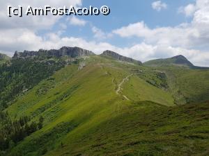 [P12] De pe vârful Bucșa am pornit către șaua Strungulița din Bucegi (se observă deschizătura în centrul imaginii). » foto by Floryn81
 - 
<span class="allrVoted glyphicon glyphicon-heart hidden" id="av1215725"></span>
<a class="m-l-10 hidden" id="sv1215725" onclick="voting_Foto_DelVot(,1215725,26205)" role="button">șterge vot <span class="glyphicon glyphicon-remove"></span></a>
<a id="v91215725" class=" c-red"  onclick="voting_Foto_SetVot(1215725)" role="button"><span class="glyphicon glyphicon-heart-empty"></span> <b>LIKE</b> = Votează poza</a> <img class="hidden"  id="f1215725W9" src="/imagini/loader.gif" border="0" /><span class="AjErrMes hidden" id="e1215725ErM"></span>
