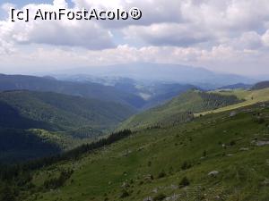 [P27] Departe, în vale, se afla Moieciu de Sus, adică locul către care ne îndreptam. » foto by Floryn81
 - 
<span class="allrVoted glyphicon glyphicon-heart hidden" id="av1215740"></span>
<a class="m-l-10 hidden" id="sv1215740" onclick="voting_Foto_DelVot(,1215740,26205)" role="button">șterge vot <span class="glyphicon glyphicon-remove"></span></a>
<a id="v91215740" class=" c-red"  onclick="voting_Foto_SetVot(1215740)" role="button"><span class="glyphicon glyphicon-heart-empty"></span> <b>LIKE</b> = Votează poza</a> <img class="hidden"  id="f1215740W9" src="/imagini/loader.gif" border="0" /><span class="AjErrMes hidden" id="e1215740ErM"></span>