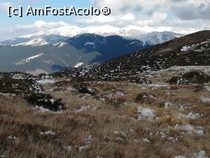 [P16] Vedere de pe Vârful Cioara. Crestele inzăpezite ale Bucegilor » foto by Mika
 - 
<span class="allrVoted glyphicon glyphicon-heart hidden" id="av1149983"></span>
<a class="m-l-10 hidden" id="sv1149983" onclick="voting_Foto_DelVot(,1149983,26205)" role="button">șterge vot <span class="glyphicon glyphicon-remove"></span></a>
<a id="v91149983" class=" c-red"  onclick="voting_Foto_SetVot(1149983)" role="button"><span class="glyphicon glyphicon-heart-empty"></span> <b>LIKE</b> = Votează poza</a> <img class="hidden"  id="f1149983W9" src="/imagini/loader.gif" border="0" /><span class="AjErrMes hidden" id="e1149983ErM"></span>