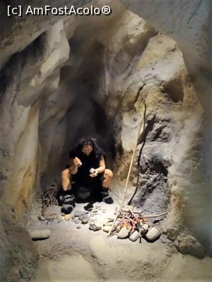 [P11] La lumina slabă a unui foc Omul de Neanderthal cioplește o unealtă din piatră.  » foto by tata123 🔱
 - 
<span class="allrVoted glyphicon glyphicon-heart hidden" id="av960852"></span>
<a class="m-l-10 hidden" id="sv960852" onclick="voting_Foto_DelVot(,960852,26208)" role="button">șterge vot <span class="glyphicon glyphicon-remove"></span></a>
<a id="v9960852" class=" c-red"  onclick="voting_Foto_SetVot(960852)" role="button"><span class="glyphicon glyphicon-heart-empty"></span> <b>LIKE</b> = Votează poza</a> <img class="hidden"  id="f960852W9" src="/imagini/loader.gif" border="0" /><span class="AjErrMes hidden" id="e960852ErM"></span>