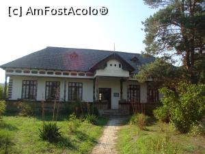 [P10] Școala primară Șirineasa de la Muzeul Satului Vâlcean.  » foto by Floryn81
 - 
<span class="allrVoted glyphicon glyphicon-heart hidden" id="av715840"></span>
<a class="m-l-10 hidden" id="sv715840" onclick="voting_Foto_DelVot(,715840,26230)" role="button">șterge vot <span class="glyphicon glyphicon-remove"></span></a>
<a id="v9715840" class=" c-red"  onclick="voting_Foto_SetVot(715840)" role="button"><span class="glyphicon glyphicon-heart-empty"></span> <b>LIKE</b> = Votează poza</a> <img class="hidden"  id="f715840W9" src="/imagini/loader.gif" border="0" /><span class="AjErrMes hidden" id="e715840ErM"></span>