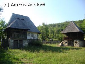 [P30] O căsuță interesantă. Din moment în moment trebuie să apară bunica de undeva. Însă nu a mai venit :( » foto by Floryn81
 - 
<span class="allrVoted glyphicon glyphicon-heart hidden" id="av715864"></span>
<a class="m-l-10 hidden" id="sv715864" onclick="voting_Foto_DelVot(,715864,26230)" role="button">șterge vot <span class="glyphicon glyphicon-remove"></span></a>
<a id="v9715864" class=" c-red"  onclick="voting_Foto_SetVot(715864)" role="button"><span class="glyphicon glyphicon-heart-empty"></span> <b>LIKE</b> = Votează poza</a> <img class="hidden"  id="f715864W9" src="/imagini/loader.gif" border="0" /><span class="AjErrMes hidden" id="e715864ErM"></span>