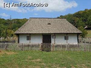 [P14] Muzeul Satului Vâlcean - Casa Neciu Elena. » foto by iulianic
 - 
<span class="allrVoted glyphicon glyphicon-heart hidden" id="av1253617"></span>
<a class="m-l-10 hidden" id="sv1253617" onclick="voting_Foto_DelVot(,1253617,26230)" role="button">șterge vot <span class="glyphicon glyphicon-remove"></span></a>
<a id="v91253617" class=" c-red"  onclick="voting_Foto_SetVot(1253617)" role="button"><span class="glyphicon glyphicon-heart-empty"></span> <b>LIKE</b> = Votează poza</a> <img class="hidden"  id="f1253617W9" src="/imagini/loader.gif" border="0" /><span class="AjErrMes hidden" id="e1253617ErM"></span>