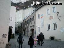 [P22] Pe dreapta este intrarea la funicularul catre castel. » foto by presario
 - 
<span class="allrVoted glyphicon glyphicon-heart hidden" id="av119906"></span>
<a class="m-l-10 hidden" id="sv119906" onclick="voting_Foto_DelVot(,119906,26232)" role="button">șterge vot <span class="glyphicon glyphicon-remove"></span></a>
<a id="v9119906" class=" c-red"  onclick="voting_Foto_SetVot(119906)" role="button"><span class="glyphicon glyphicon-heart-empty"></span> <b>LIKE</b> = Votează poza</a> <img class="hidden"  id="f119906W9" src="/imagini/loader.gif" border="0" /><span class="AjErrMes hidden" id="e119906ErM"></span>