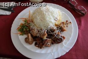 [P10] Popasul Sârbi, Tochitura Moldovenească cu carne de porc, brânză rasă și ou, suficient de mare și bună, preferata mea... nu-mi place cea cu roșii...  » foto by mprofeanu
 - 
<span class="allrVoted glyphicon glyphicon-heart hidden" id="av1153369"></span>
<a class="m-l-10 hidden" id="sv1153369" onclick="voting_Foto_DelVot(,1153369,26240)" role="button">șterge vot <span class="glyphicon glyphicon-remove"></span></a>
<a id="v91153369" class=" c-red"  onclick="voting_Foto_SetVot(1153369)" role="button"><span class="glyphicon glyphicon-heart-empty"></span> <b>LIKE</b> = Votează poza</a> <img class="hidden"  id="f1153369W9" src="/imagini/loader.gif" border="0" /><span class="AjErrMes hidden" id="e1153369ErM"></span>
