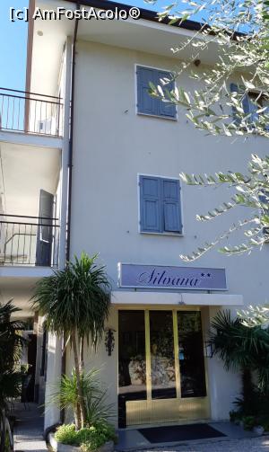 [P15] Intrarea în hotel » foto by BOGDAN DSN
 - 
<span class="allrVoted glyphicon glyphicon-heart hidden" id="av1155079"></span>
<a class="m-l-10 hidden" id="sv1155079" onclick="voting_Foto_DelVot(,1155079,26255)" role="button">șterge vot <span class="glyphicon glyphicon-remove"></span></a>
<a id="v91155079" class=" c-red"  onclick="voting_Foto_SetVot(1155079)" role="button"><span class="glyphicon glyphicon-heart-empty"></span> <b>LIKE</b> = Votează poza</a> <img class="hidden"  id="f1155079W9" src="/imagini/loader.gif" border="0" /><span class="AjErrMes hidden" id="e1155079ErM"></span>