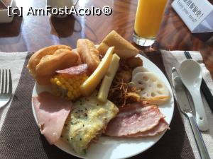 [P28] Hotel Sheraton - Aici se vede acea omleta (care are si niste seminte negre prin ea) umpluta cu acele legume bune, dar si radacina de nufar de care va spuneam, rotita alba » foto by mishu
 - 
<span class="allrVoted glyphicon glyphicon-heart hidden" id="av1156132"></span>
<a class="m-l-10 hidden" id="sv1156132" onclick="voting_Foto_DelVot(,1156132,26262)" role="button">șterge vot <span class="glyphicon glyphicon-remove"></span></a>
<a id="v91156132" class=" c-red"  onclick="voting_Foto_SetVot(1156132)" role="button"><span class="glyphicon glyphicon-heart-empty"></span> <b>LIKE</b> = Votează poza</a> <img class="hidden"  id="f1156132W9" src="/imagini/loader.gif" border="0" /><span class="AjErrMes hidden" id="e1156132ErM"></span>