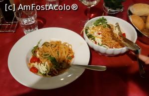 [P03] Spaghetti Lago di Garda - pastele ajung la masă în bolul din dreapta, apoi vă serviți.  » foto by BOGDAN DSN
 - 
<span class="allrVoted glyphicon glyphicon-heart hidden" id="av1157744"></span>
<a class="m-l-10 hidden" id="sv1157744" onclick="voting_Foto_DelVot(,1157744,26274)" role="button">șterge vot <span class="glyphicon glyphicon-remove"></span></a>
<a id="v91157744" class=" c-red"  onclick="voting_Foto_SetVot(1157744)" role="button"><span class="glyphicon glyphicon-heart-empty"></span> <b>LIKE</b> = Votează poza</a> <img class="hidden"  id="f1157744W9" src="/imagini/loader.gif" border="0" /><span class="AjErrMes hidden" id="e1157744ErM"></span>